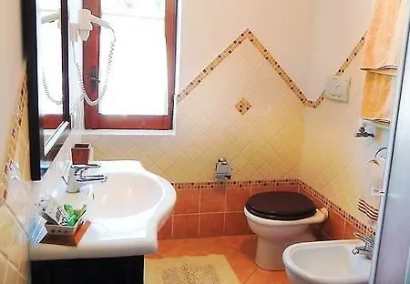 Oda ve Kahvaltı Il Grappolo 3*